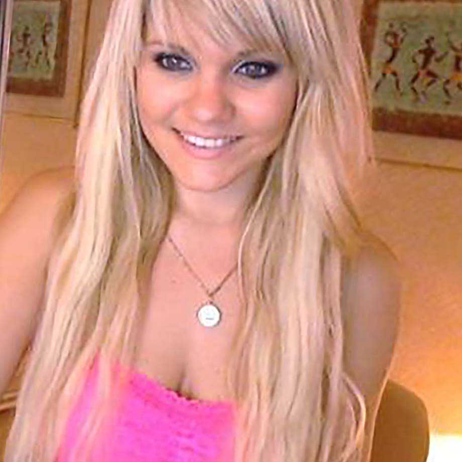 Bien portée sur le sexe et l&rsquo;exhib, 22 ans, non libre pour plans osées
